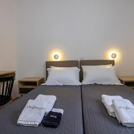 White Holidays Project Downtown Tínos