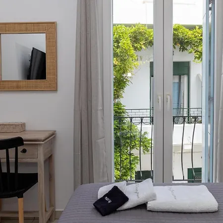 White Holidays Project Downtown Tínos