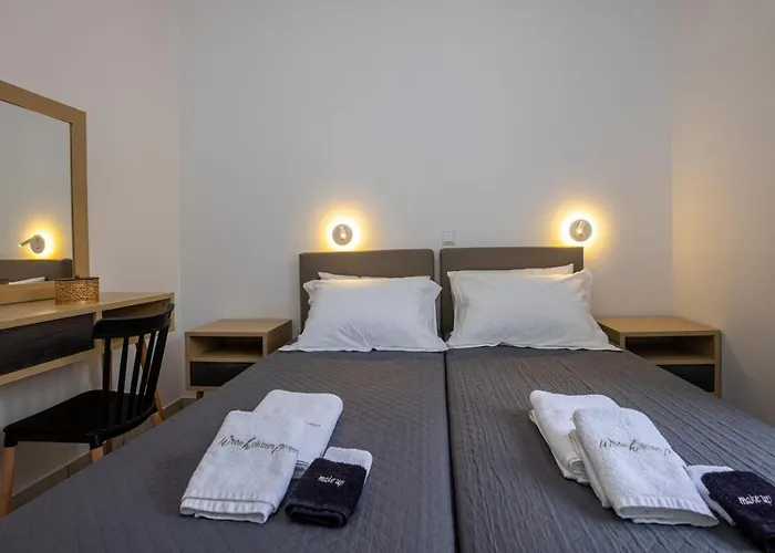 White Holidays Project Downtown Tínos