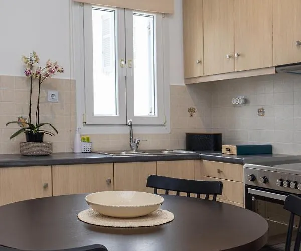 White Holidays Project Downtown Tínos