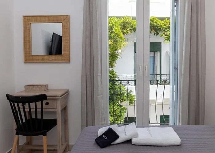 White Holidays Project Downtown Tínos